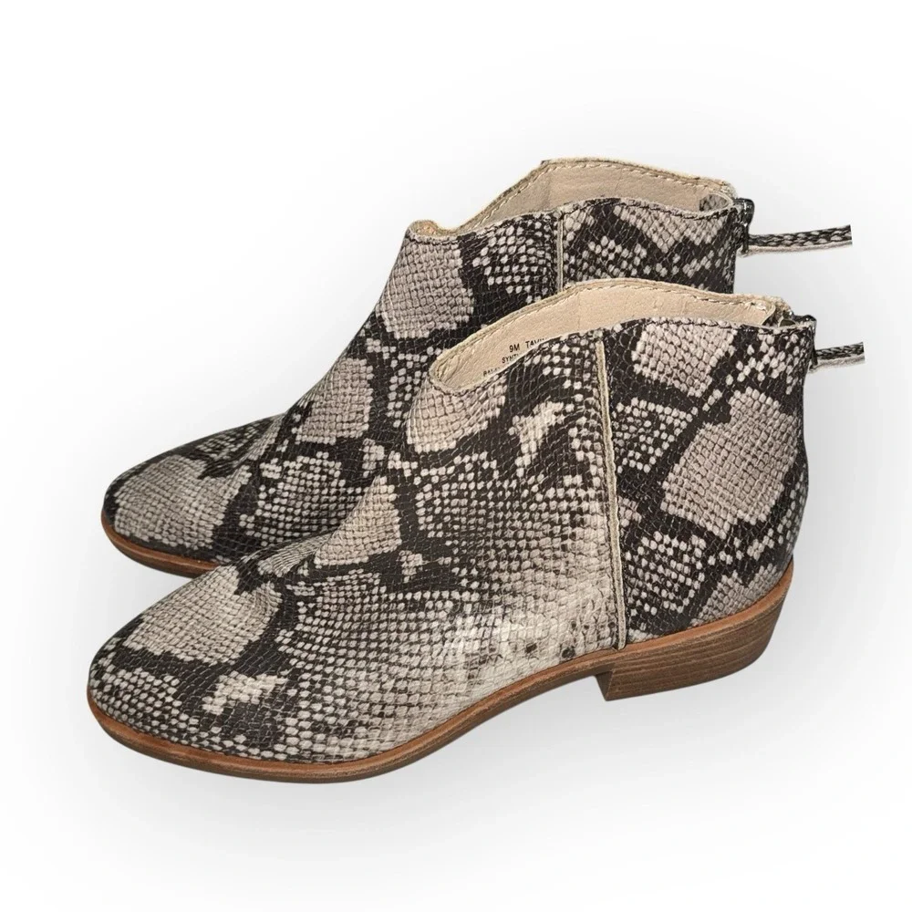 Dolce Vita Women's Tavin Ankle Boot Size‎ 9M Snake Print Faux Leather Zip Back